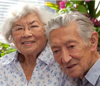 Connie Hoe with husband Leslie photo Frank Baron for the Guardian